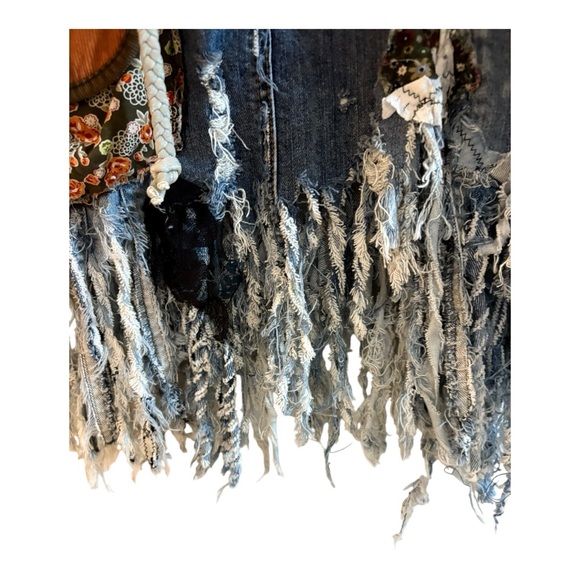 upcycled, bleached, fringe-hem denim skirt. Waist 30 length 21 - Picture 5 of 8